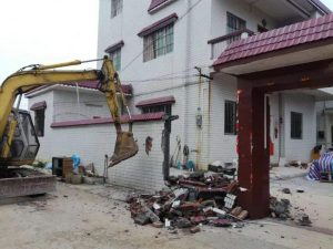 ‌城中村改造强拆乱象：打款就能随便拆房？法律程序岂能儿戏！